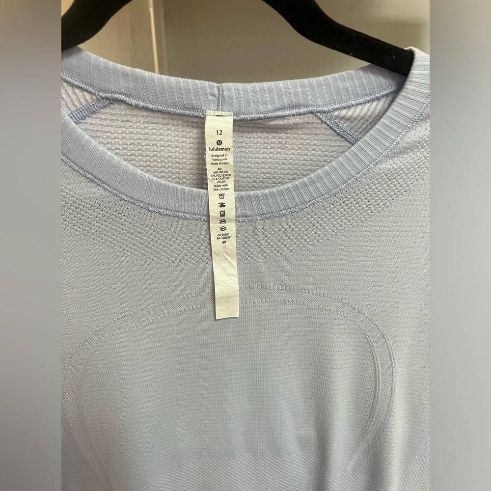 Lululemon Tee - Picture 4 of 5